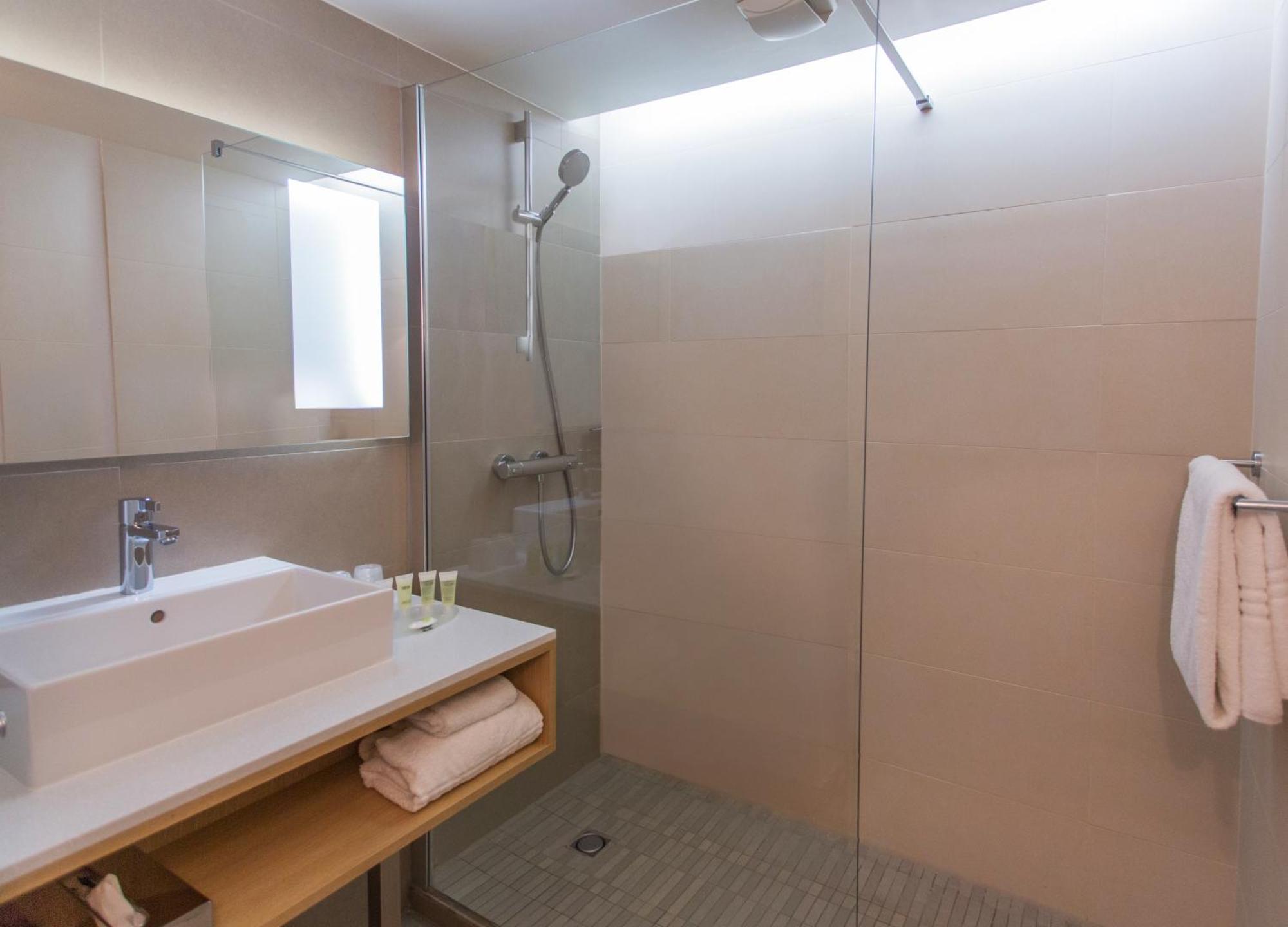 Courtyard By Marriott Montpellier Hotel Bagian luar foto