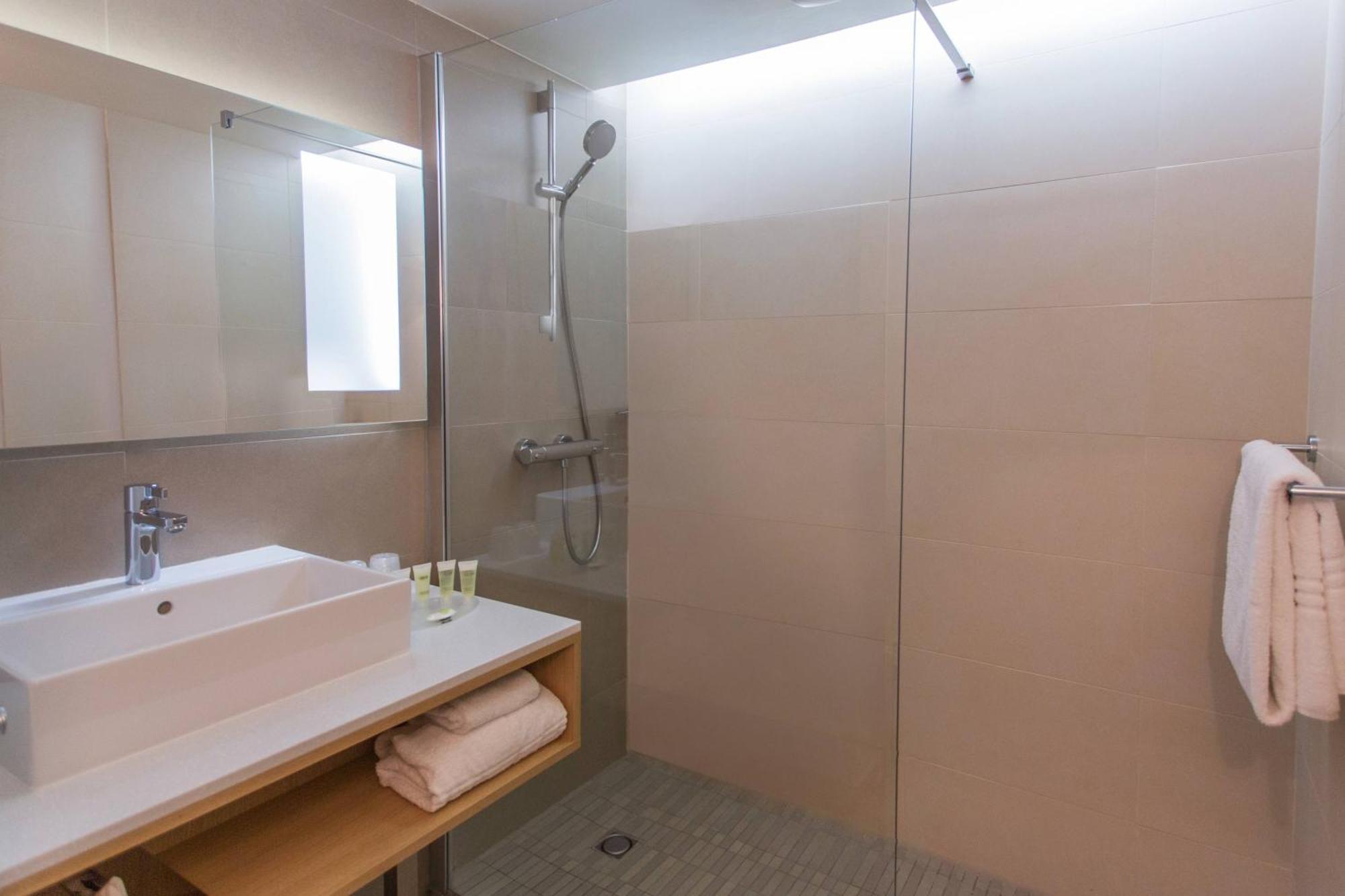 Courtyard By Marriott Montpellier Hotel Bagian luar foto